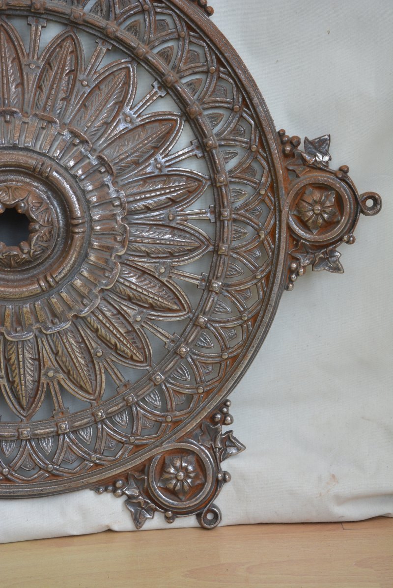 Antique Victorian Cast Iron Ceiling Rose With Feather And Ivy Decoration - Image 9
